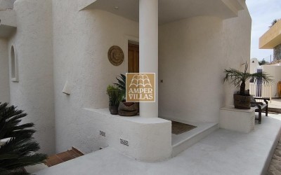  Fantástica villa con vistas panorámicas al mar.